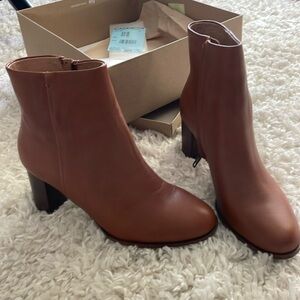 Size 9 Women’s Short Boots, English Saddle Color New In Box Madewell